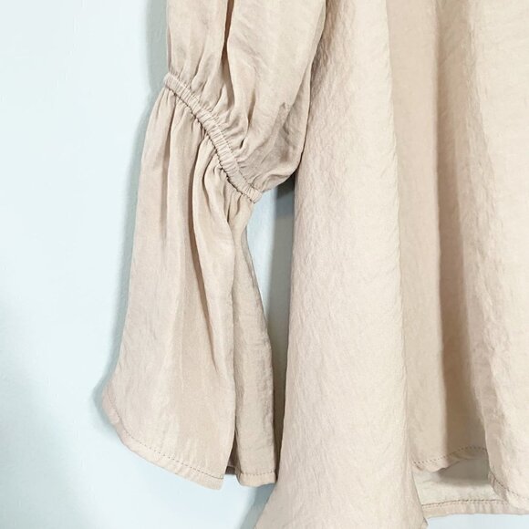 Show Me Your Mumu neutral beige tan flowy oversized gathered wrist top - Picture 3 of 8